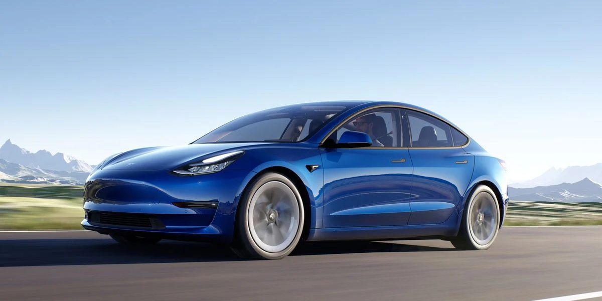 سيارة Tesla 3 معارض السيارات الكهربائية في مصر.