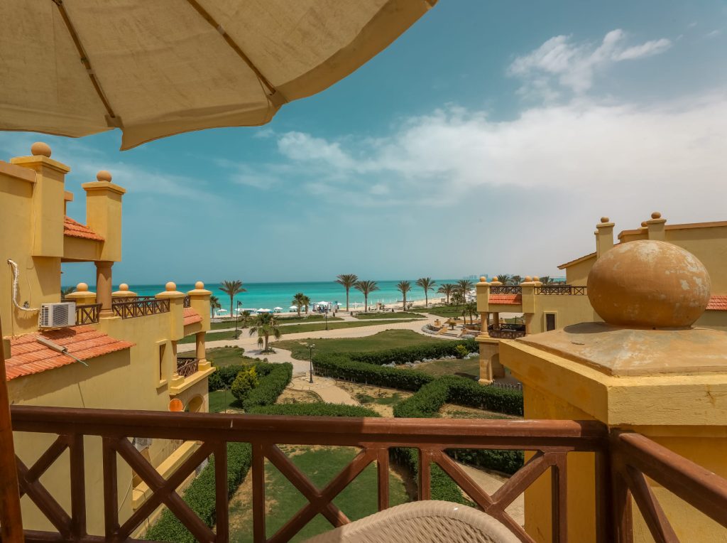 قرية لازوردي باي الساحل الشمالي.